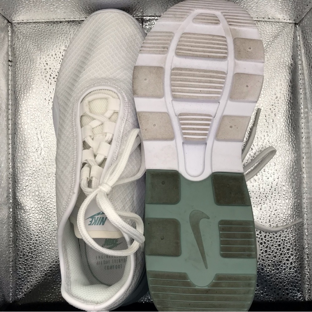 Nike Women's White and Green Air Max - Picture 3 of 4
